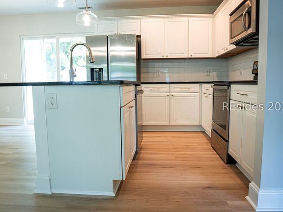 4th image of 9 Burlington Cir