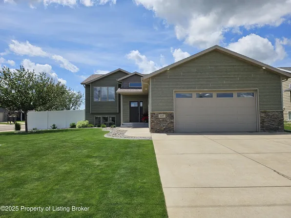 617 18th Ave E, Dickinson, ND 58601