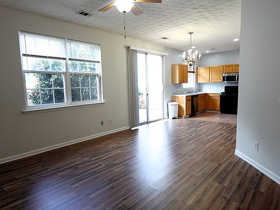5th image of 581 W Oaks Dr