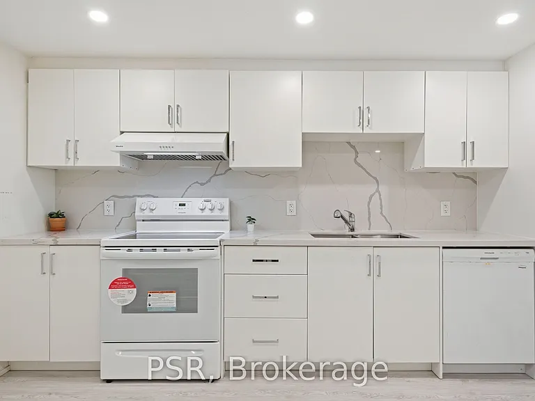 27 Kingsview Blvd #1 — Photo 6