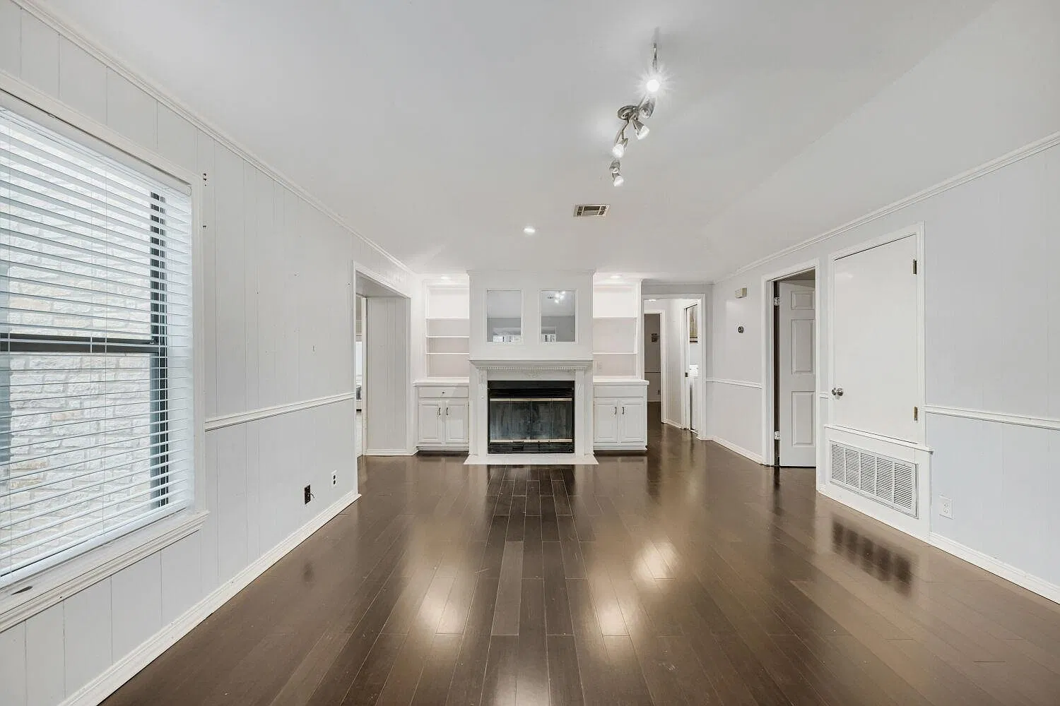 4 bed, 2.0 bath, 2038 sqft, $2,100 — Photo 4