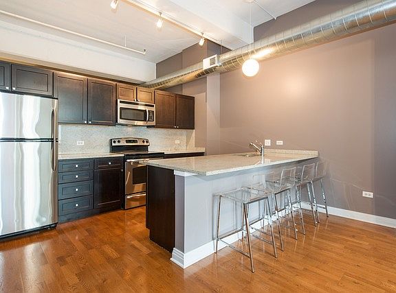 3rd image of 565 W Quincy St Unit 618