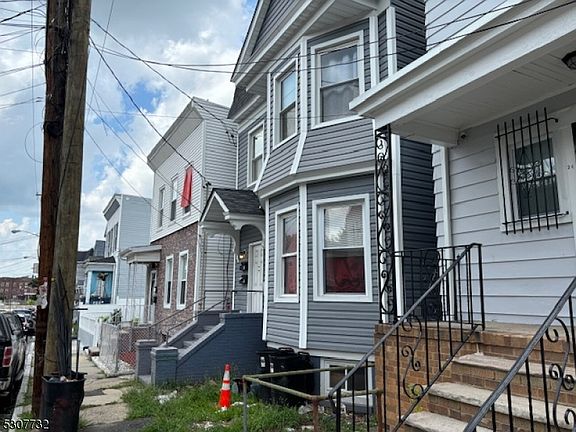 3rd image of 36 Arverne Ter