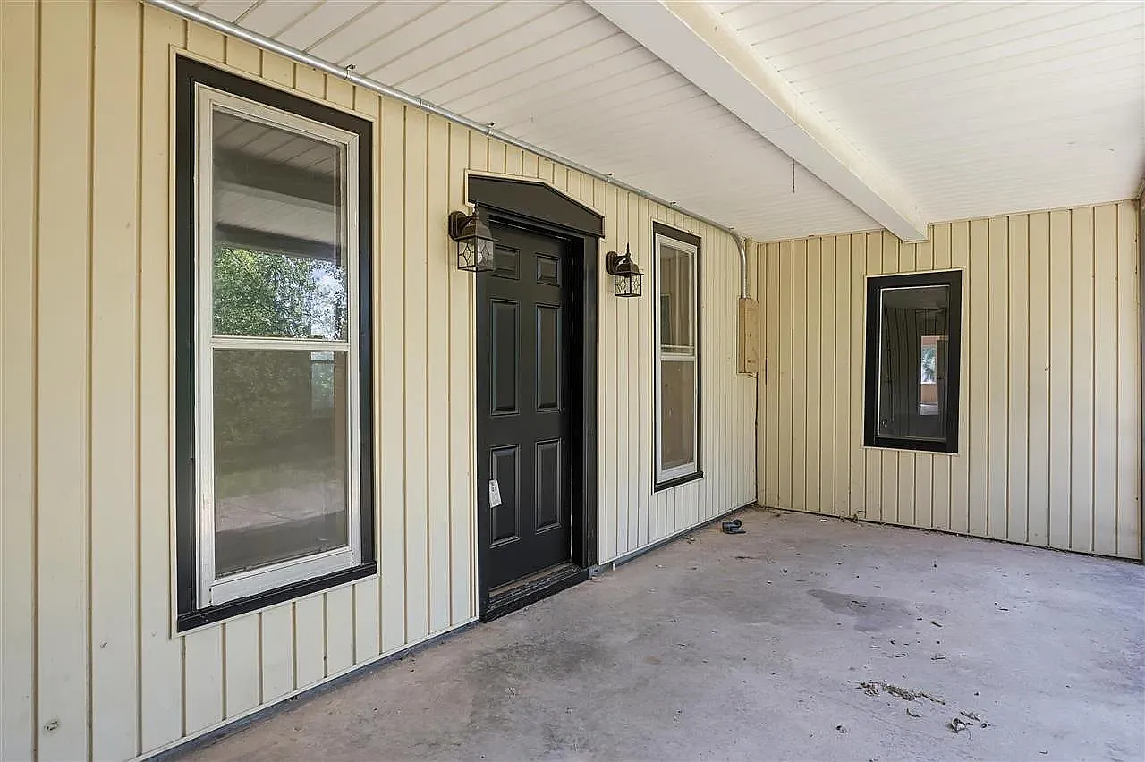 4 bed, 2900 sqft, $2,300 — Photo 3
