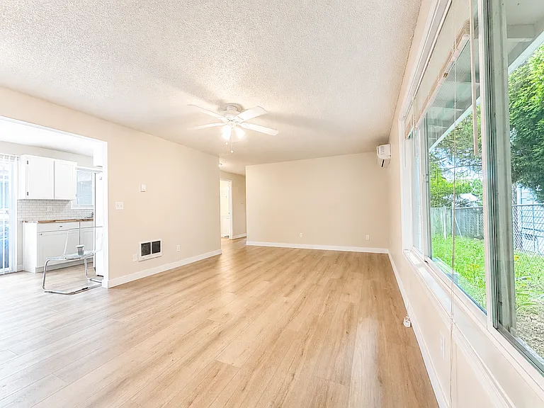 15612 NE Couch St — Photo 8