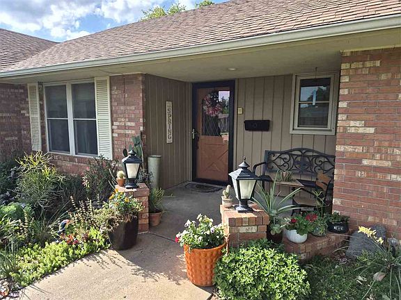 2nd image of 2813 Canterbury Ave