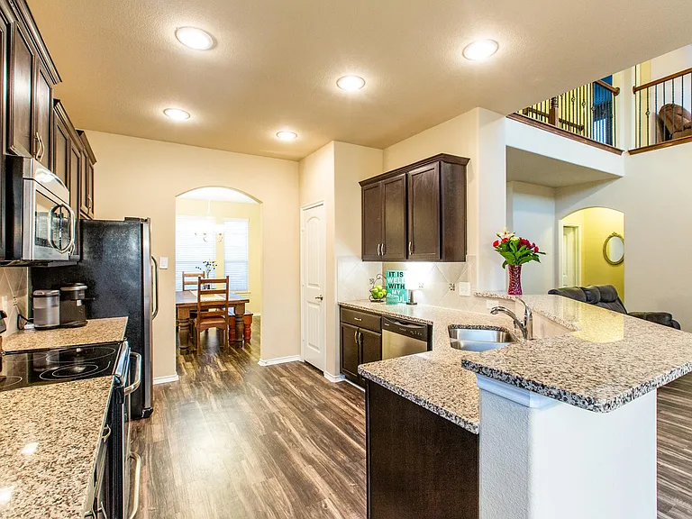 1324 Red River Dr — Photo 5