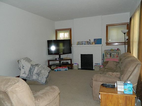 3rd image of 843 Crescent Dr