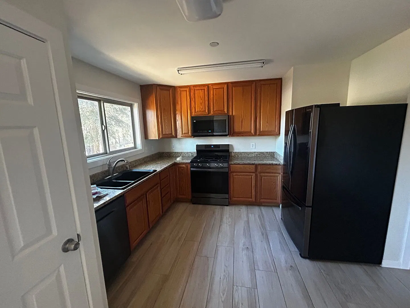 4 Bedroom Home backed right up to the Meadow — Photo 4