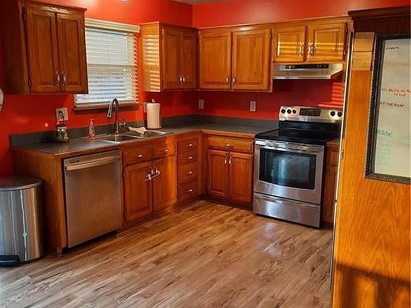 4th image of 15804 Kay Ave