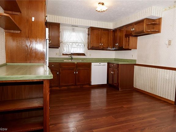 3rd image of 693 Idlewood Ave