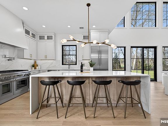 3rd image of 274 Cornwall Rd