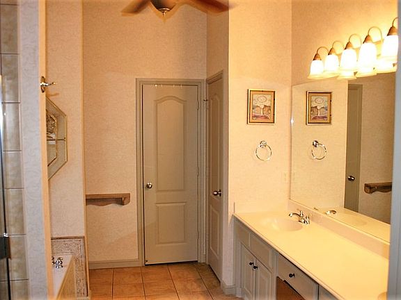4th image of 7216 Spring Oak Dr