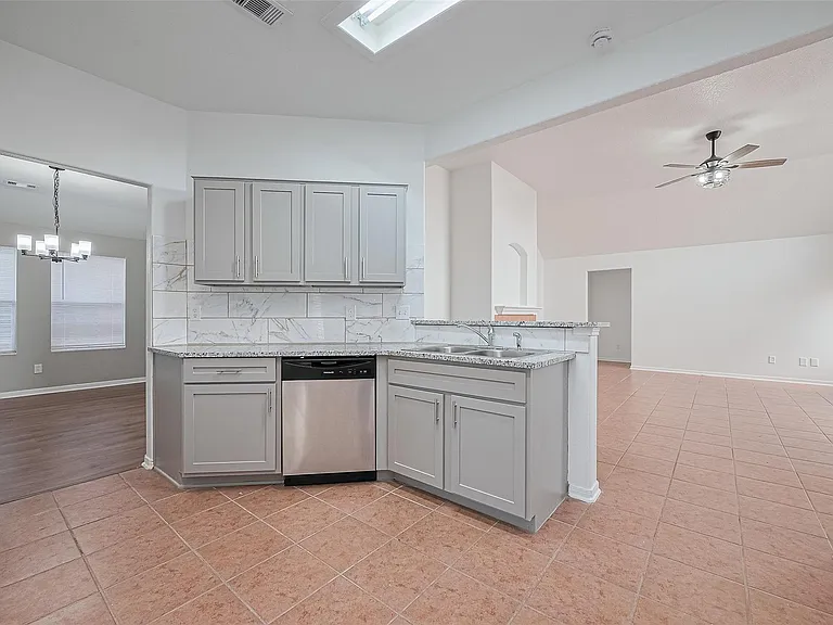 12230 Hawthorne Hill Cir — Photo 21