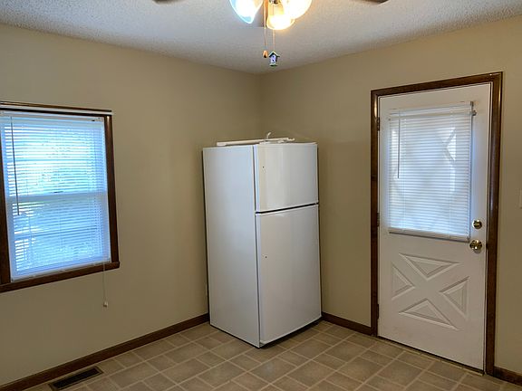 5th image of 811 E Market St #2