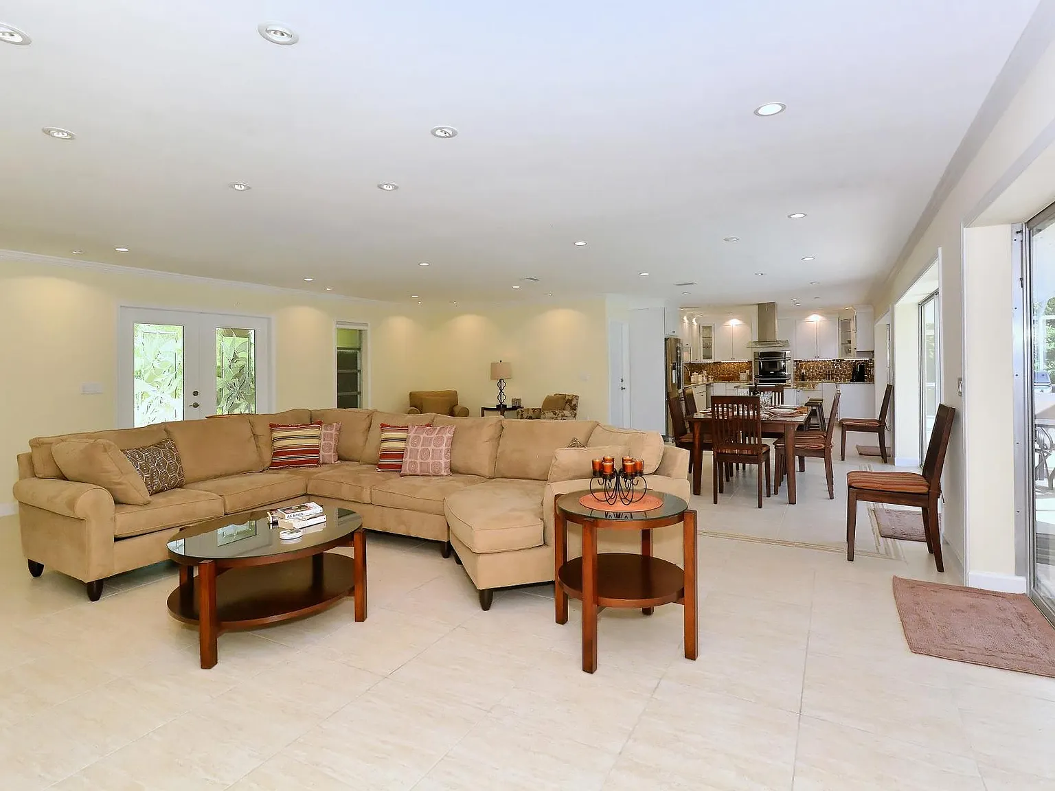 3 bed, 1933 sqft, $6,900 — Photo 4