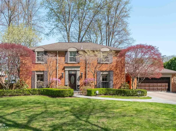 578 Heather Ln, Grosse Pointe Woods, MI 48236
