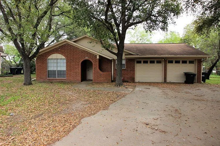 1404 Sunny Ct — Photo 1