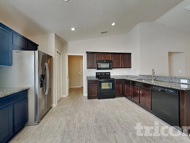 505 Interlock St — Photo 5