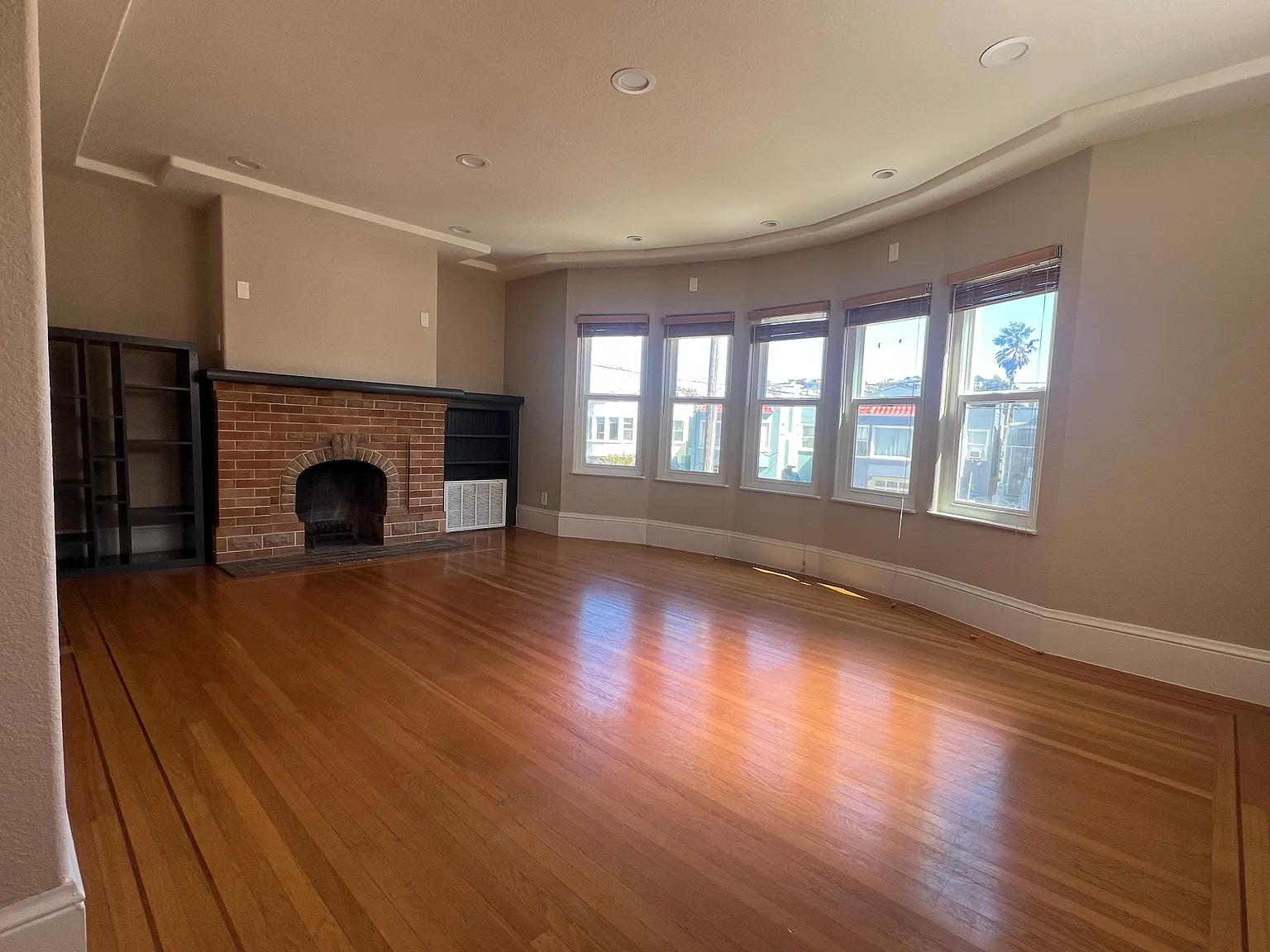 2 bed, 1240 sqft, $5,500 — Photo 2