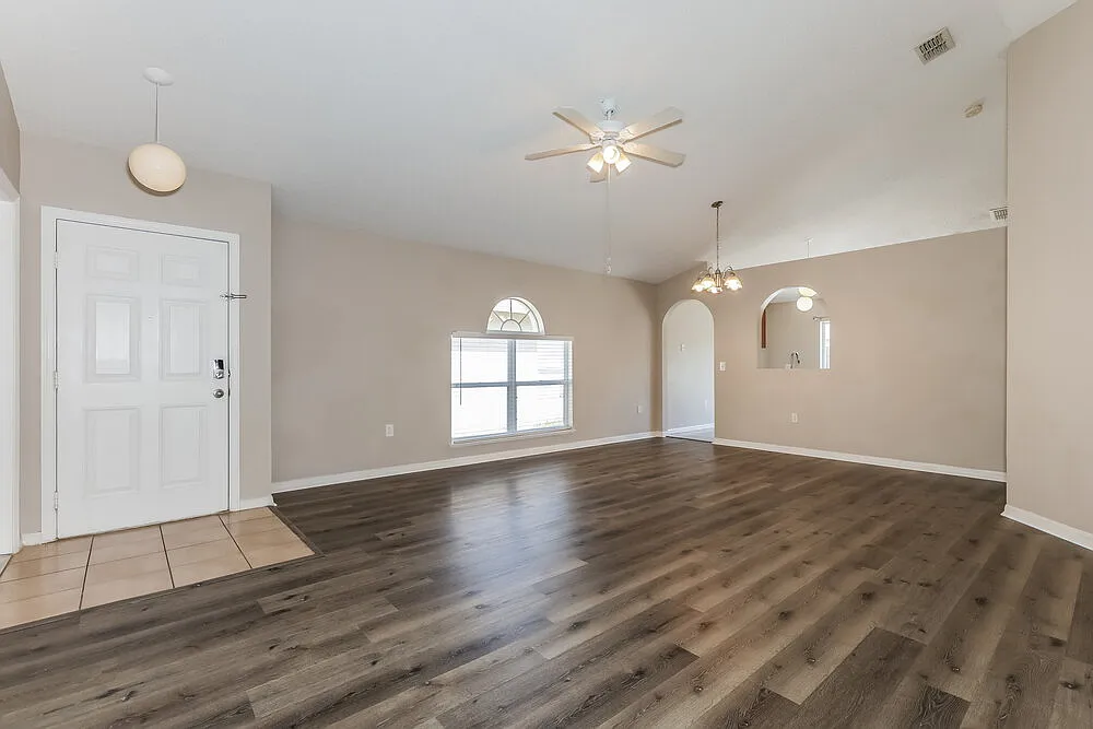 3 bed, 2.0 bath, 1292 sqft, $1,870 — Photo 3
