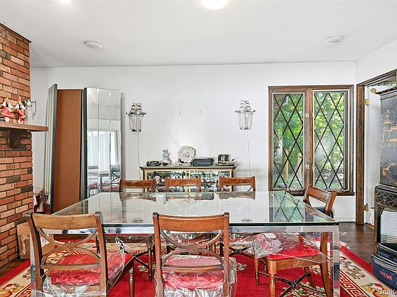 5th image of 12 Tall Tree Court