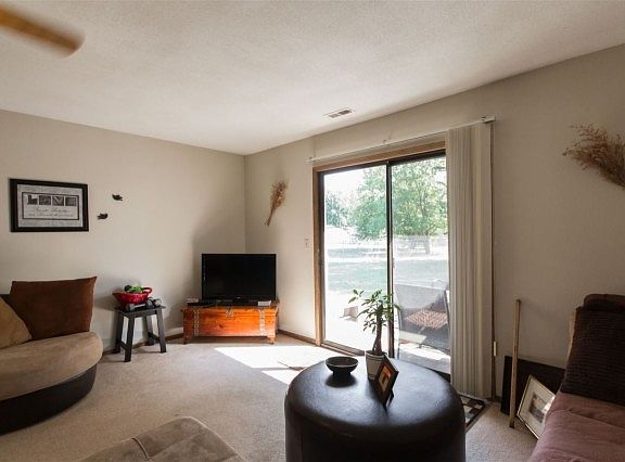 2nd image of 811 E 2nd Cir