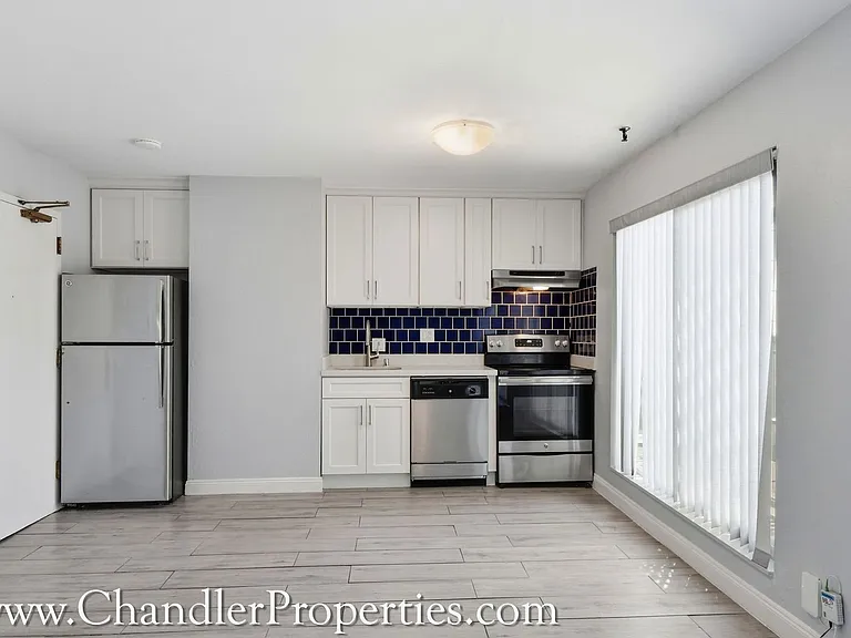 2107 Larkin St — Photo 2