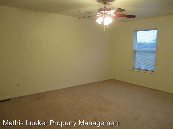 4th image of 826 Whitetail Ct