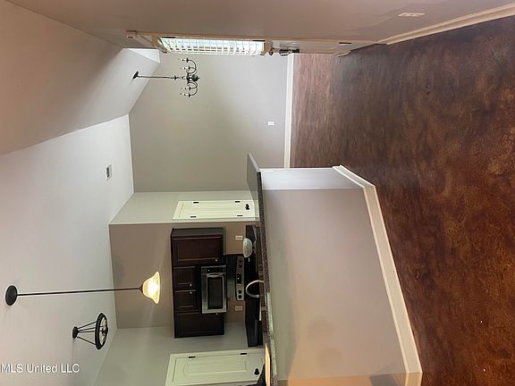 2nd image of 8226 Park Pike Dr