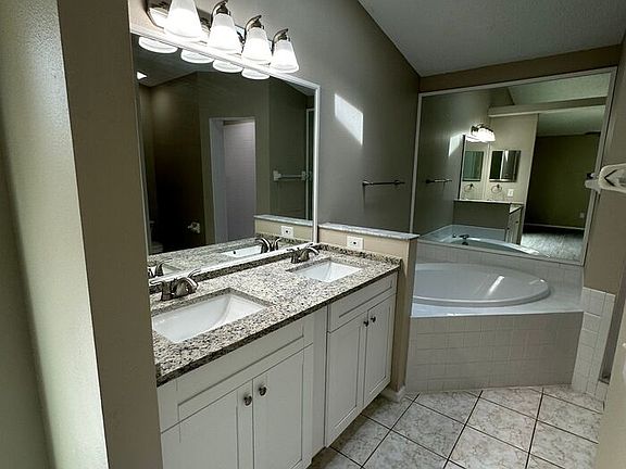 4th image of 1771 Chatham Cir