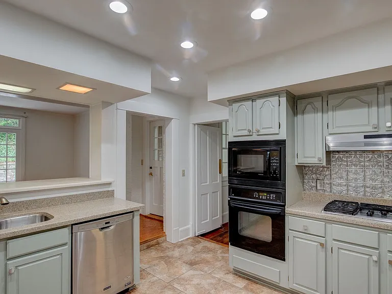 9 Shorter Cir SW — Photo 4