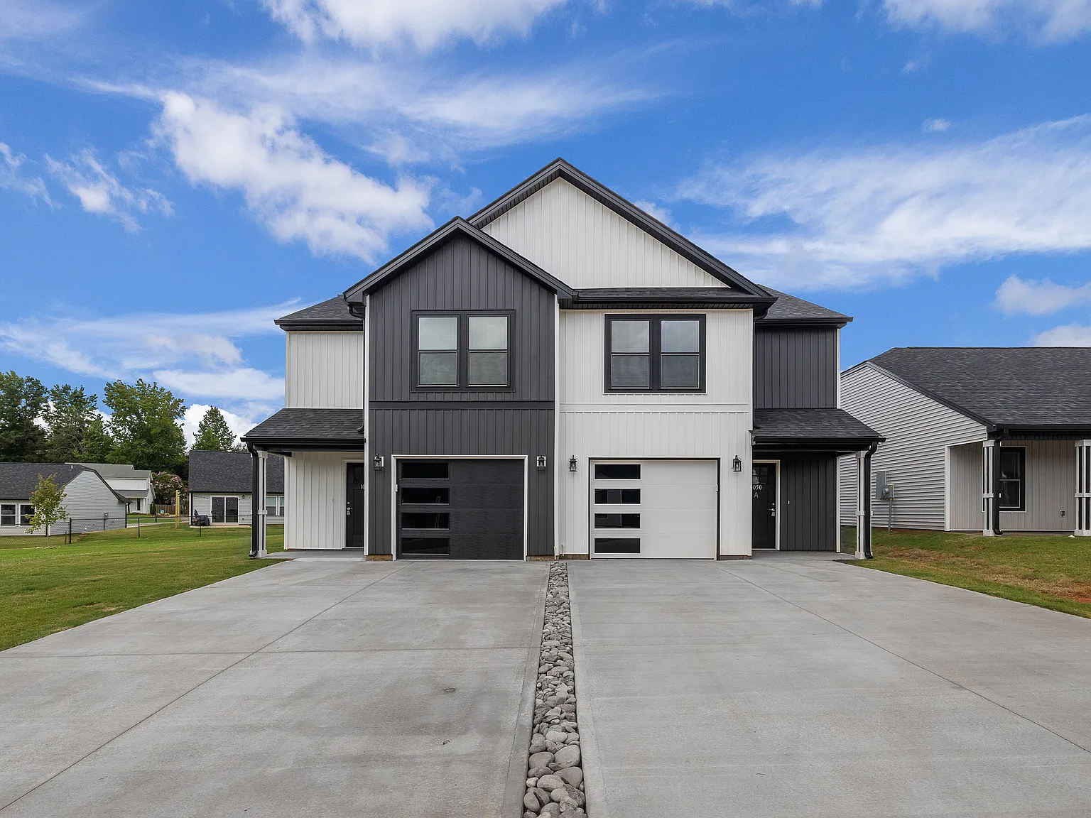 3 bed, 2.5 bath, 1400 sqft, $1,695 — Photo 1