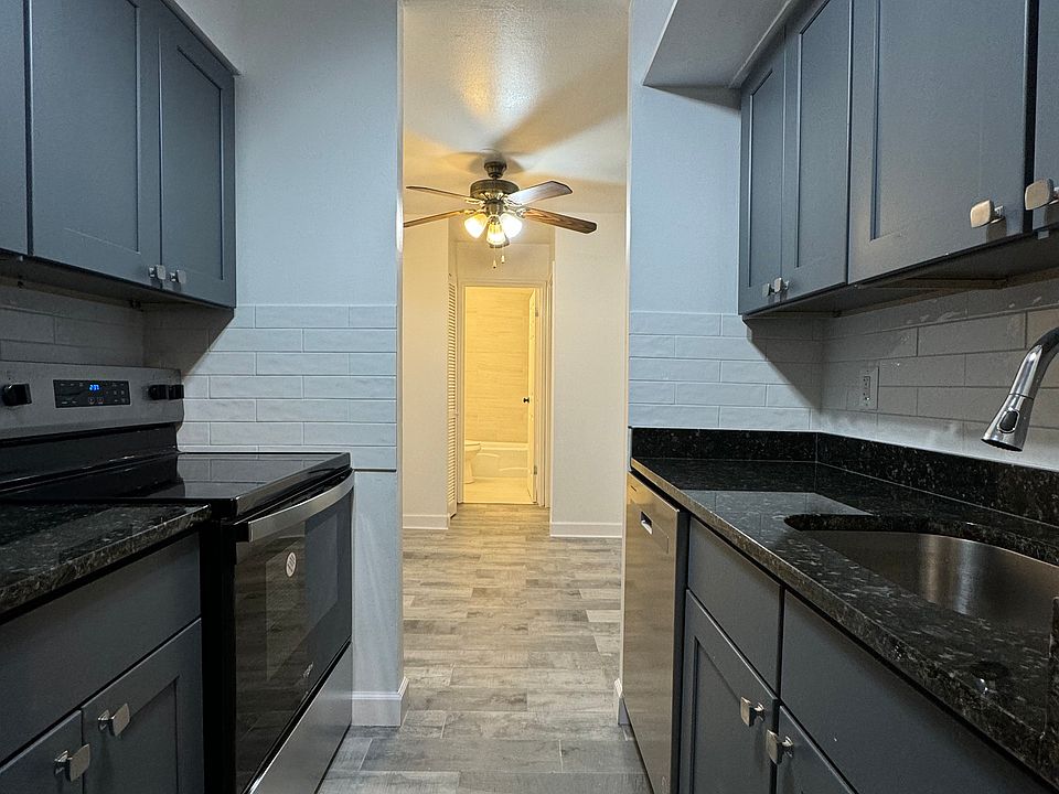 1st image of 3825 N Pine Grove Ave APT 313