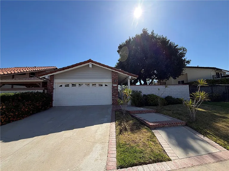 1553 Chalgrove Dr — Photo 1