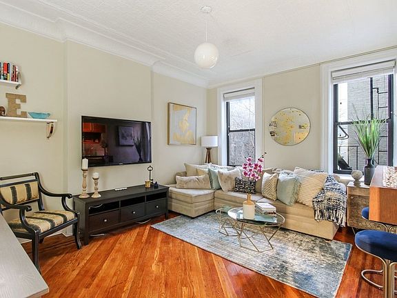 4th image of 198 7th Ave APT 2R