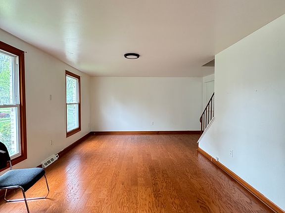 3rd image of 165 Berehaven Dr #1