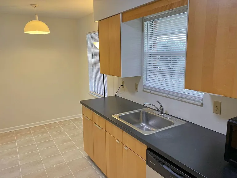 1211 Jaffa St — Photo 8