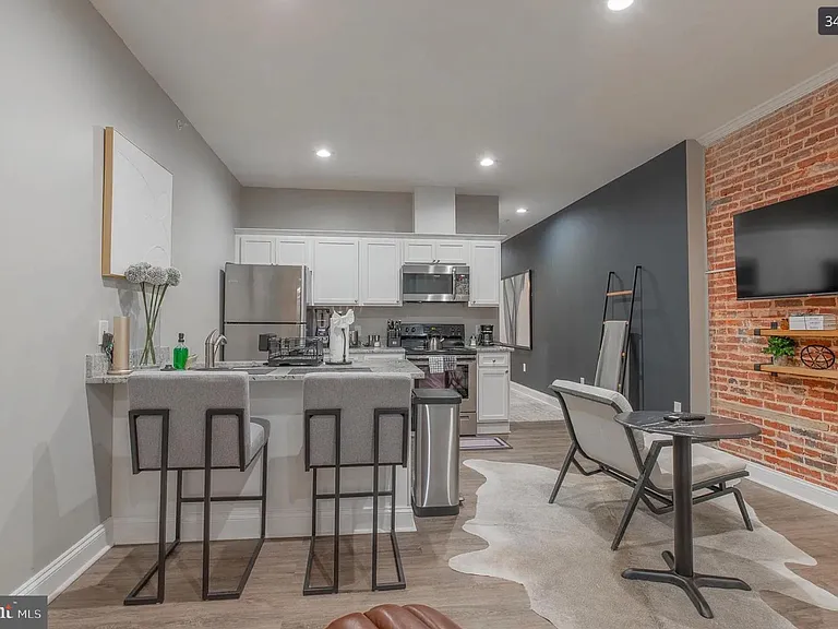3221 Noble St #3 — Photo 8