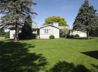 5562 Lewiston Rd, Middleport, NY 14105