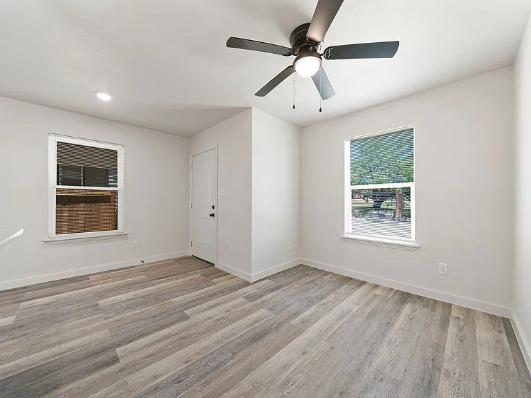 227 S Grimes St — Photo 10