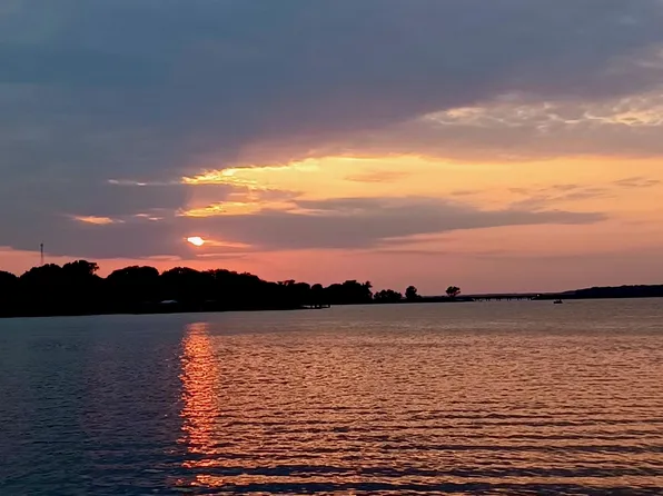 9980 Shoreline Dr, Wills Point, TX 75169