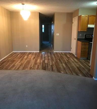 4th image of 5120 52nd Ave