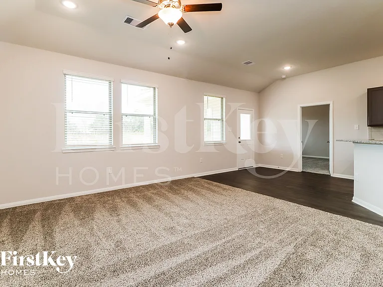 14735 Country Club Rd — Photo 3