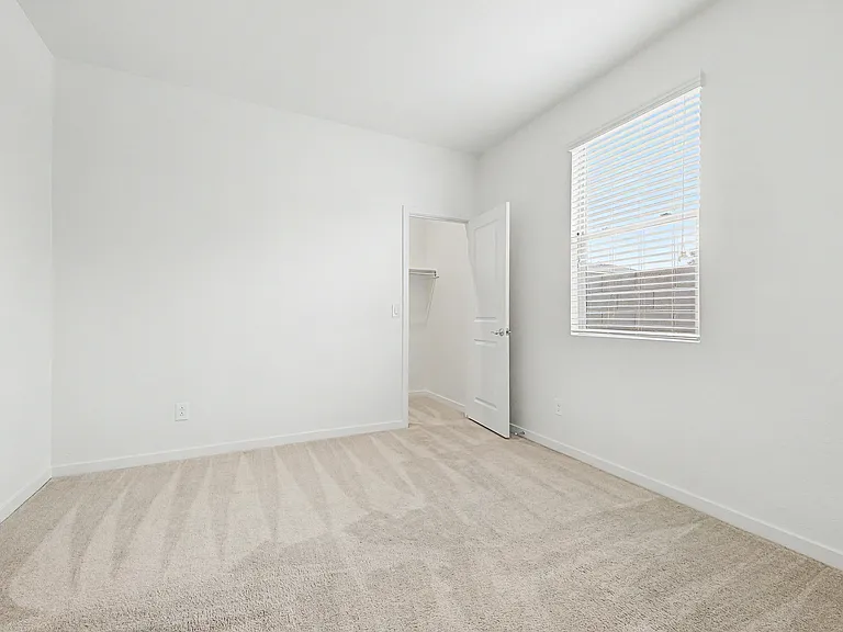 21415 W Holly St — Photo 9