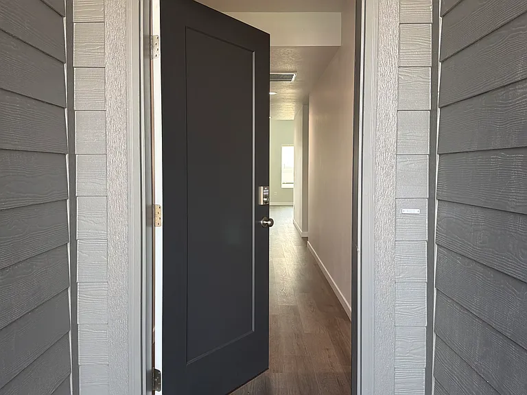 1125 W Jasper St — Photo 2
