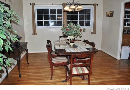 4th image of 600 Deveron Pl NE