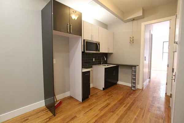 Rented by Nooklyn NYC LLC | media 18