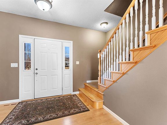 4th image of 700 Creek View Ct