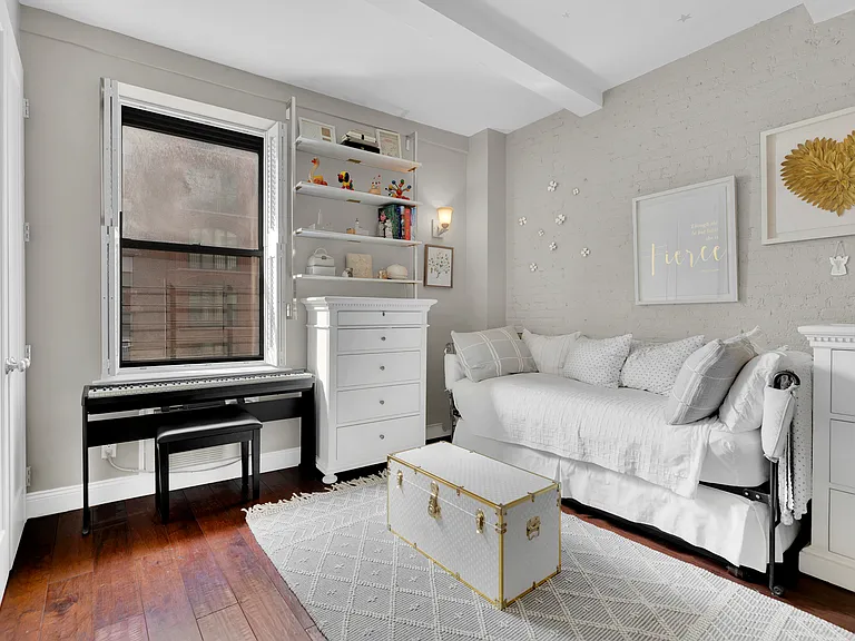 23 E 10th St #321 — Photo 6